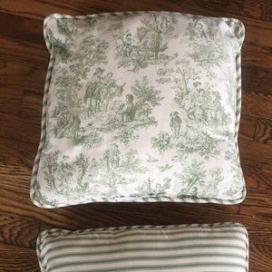 Set of 2 Vintage Colonial Toile Pillows
